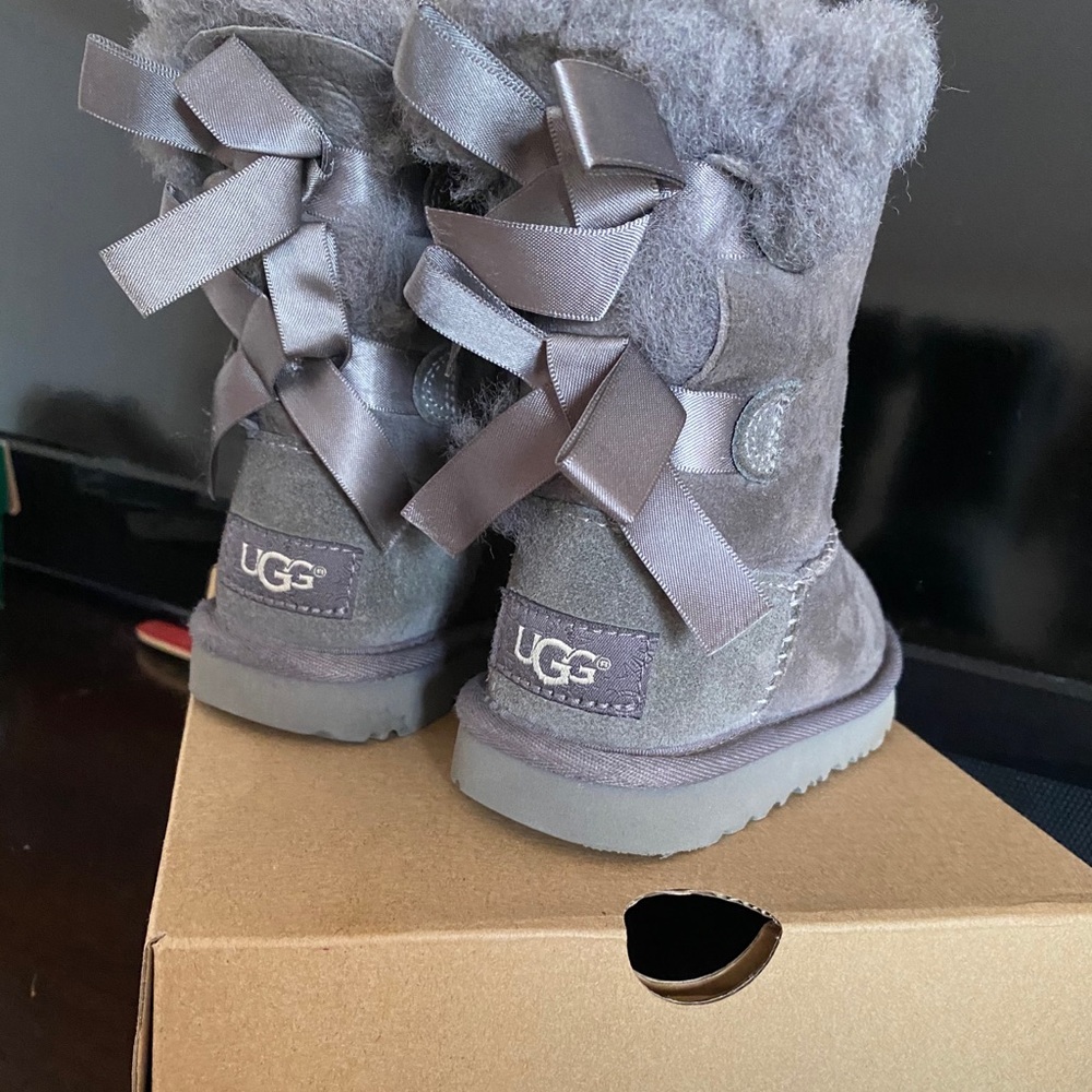 Kids gray uggs